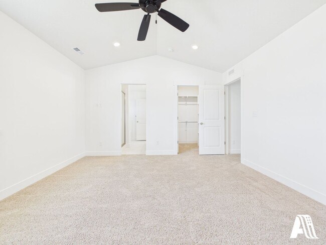 Building Photo - 437 E 650 N