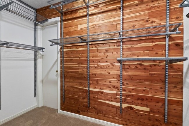 Building Photo - 1202 Knollpark Cir