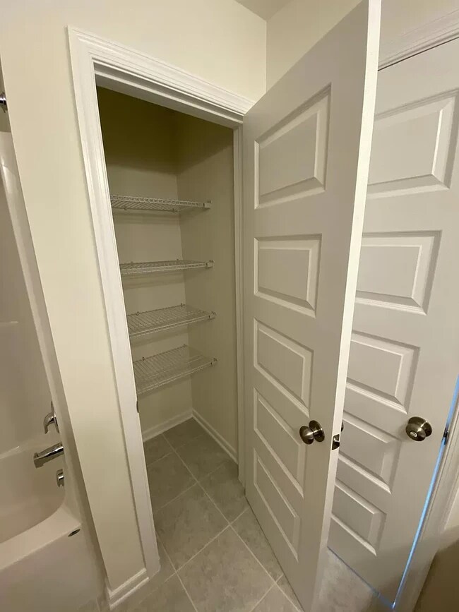 Building Photo - 12867 Deep Well Rd