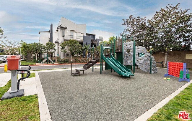 Tot lot - 5404 W 149th Pl