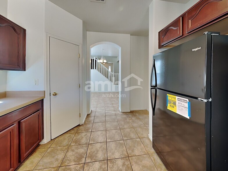 Building Photo - 14838 W Columbine Dr