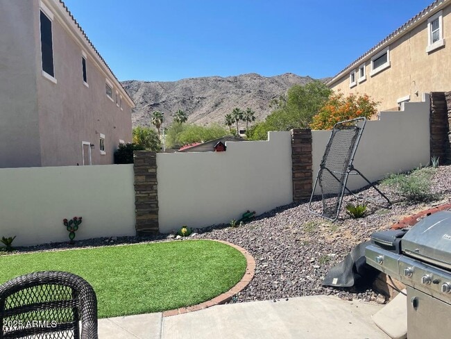 Building Photo - 320 W Mountain Sage Dr