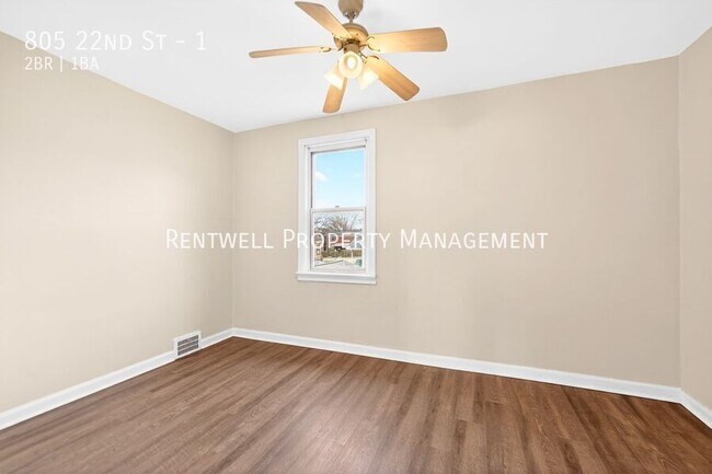 Building Photo - 805 22nd St