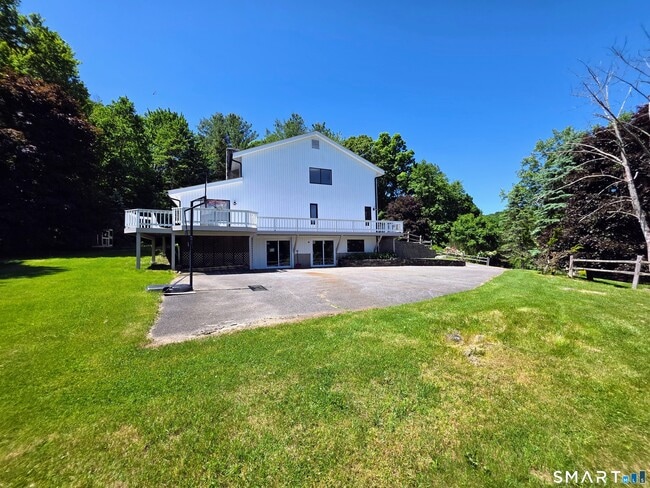 Building Photo - 7 Glenview Dr