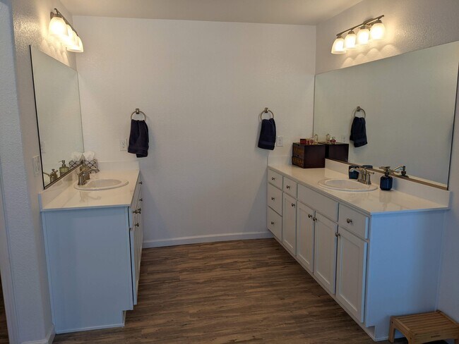 Building Photo - 237 Willows Quest Dr