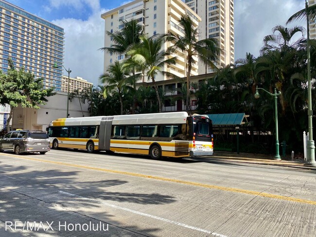 Building Photo - 1 br, 1 bath House - 2440 Kuhio Ave Apr 803