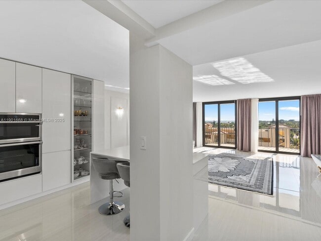 Building Photo - 8877 Collins Ave