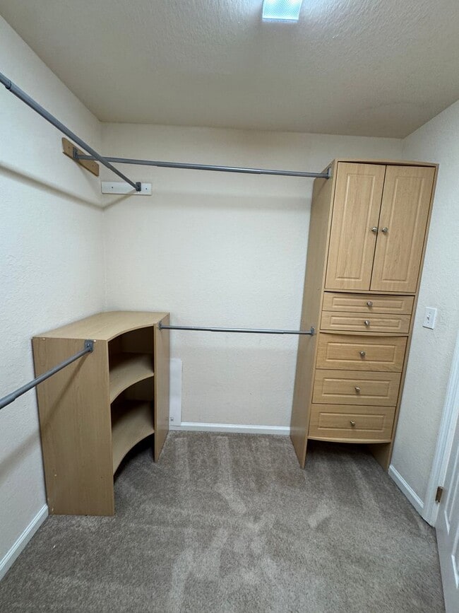 Building Photo - BEAUTIFUL 3 BEDFROOM, ,2.5 BATHROOMS TOWNHOME IN AVALON LAKES