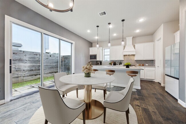 Building Photo - 12025 Royal Oaks Run Dr