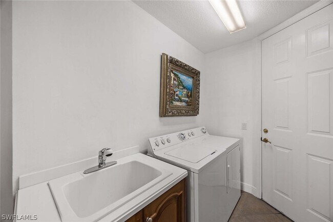 Building Photo - 9255 Museo Cir