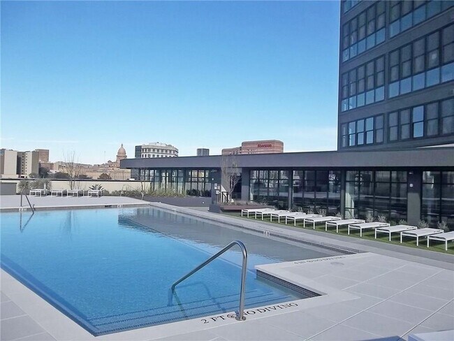 Building Photo - 800 Embassy Dr