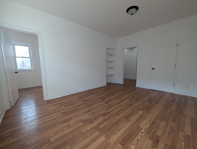 Building Photo - 1520 W Melrose St