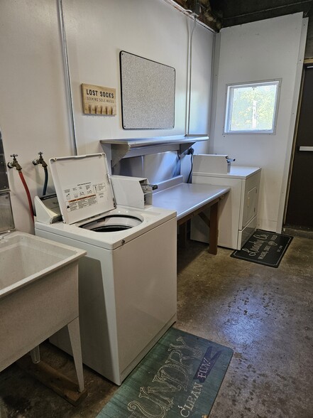Shared Laundry area - 1106 W Wisconsin Ave