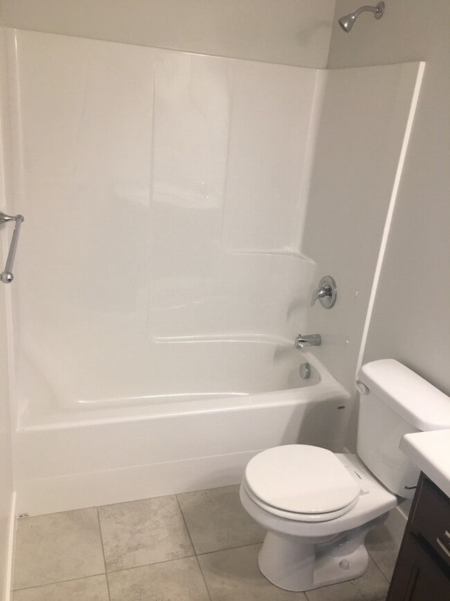 Building Photo - Beautiful Modern Home in Lehi w attached 2 car garage!