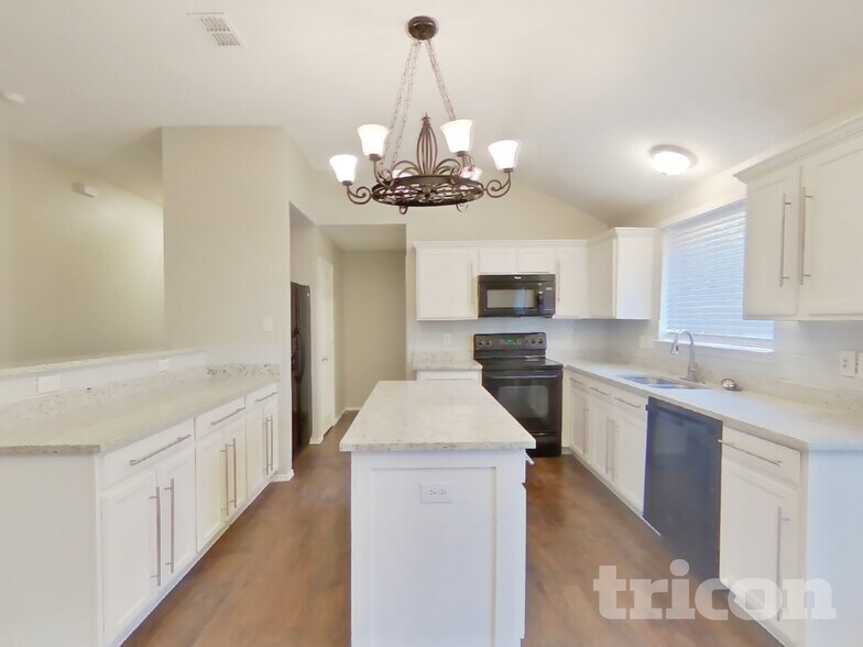 Building Photo - 1505 Redman Dr