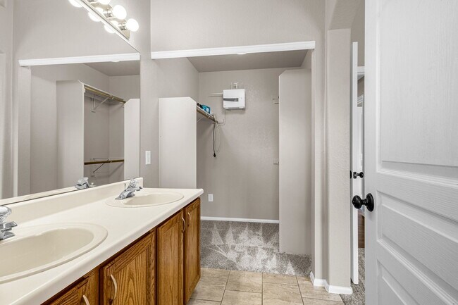 Building Photo - 4535 Star Ridge Dr