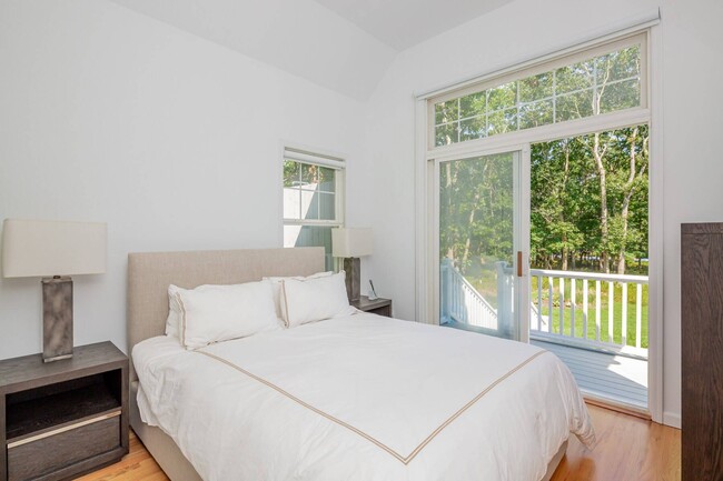 Building Photo - 528 Wainscott NW Rd