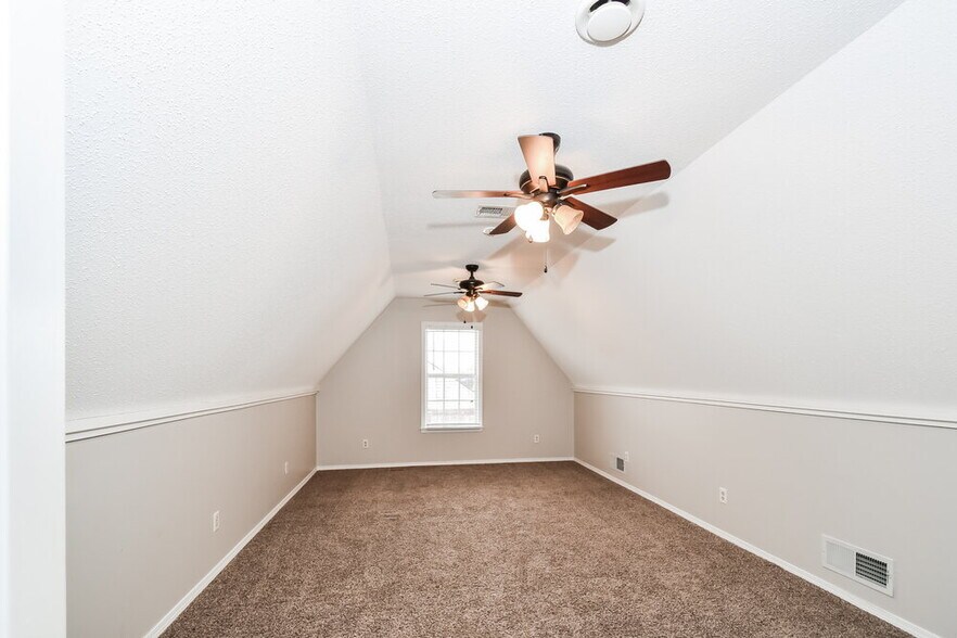 Building Photo - 11616 Leewood Dr