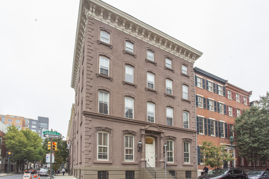 Historic Robert Quay Condominiums - 1035 Spruce St
