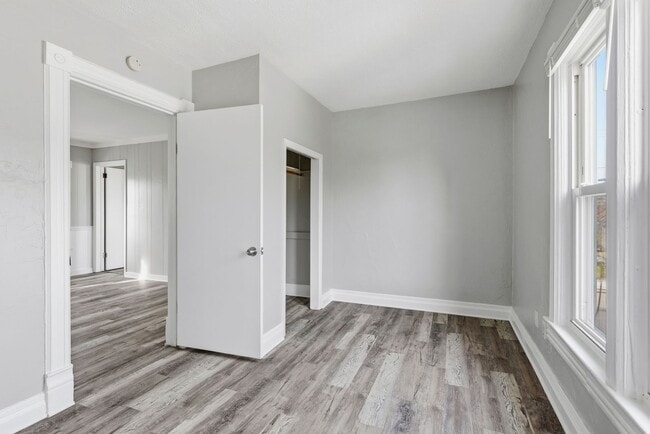 Building Photo - 645 W 10th Ave