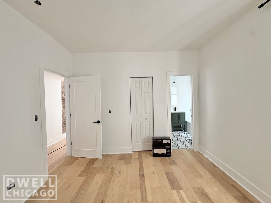 Building Photo - 3606 N Pine Grove Ave