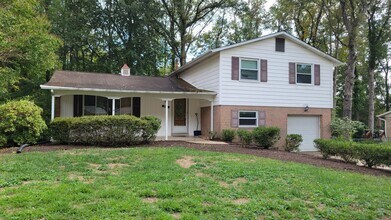 Building Photo - Spacious 4 Bed 3 Bath Home With Fully Fenced Yard In Amenity-Rich Kings Park West