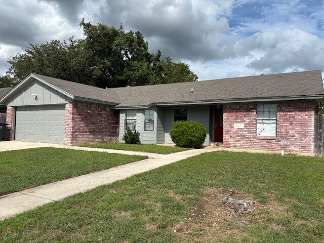 Primary Photo - 2404 Hidden Hill Dr