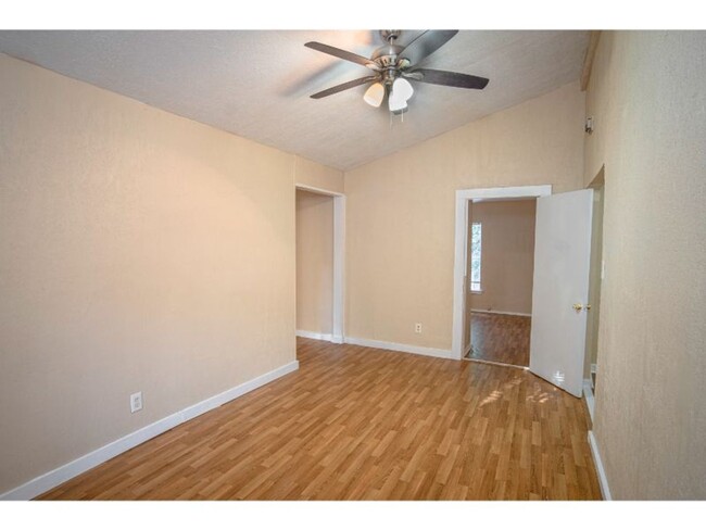 Building Photo - Happy and Convenient Home Near Downtown