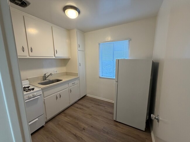 Building Photo - 267 S Madison Ave