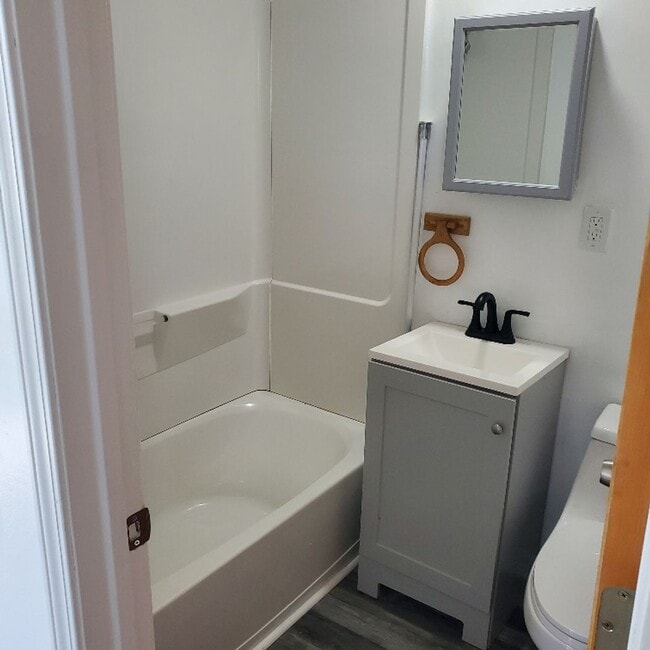 Building Photo - 1BDRM APARTMENT FOR RENT