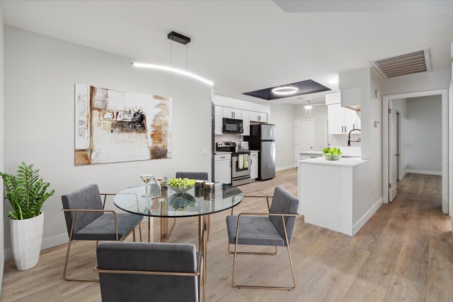 Dining - 101 N 7th St
