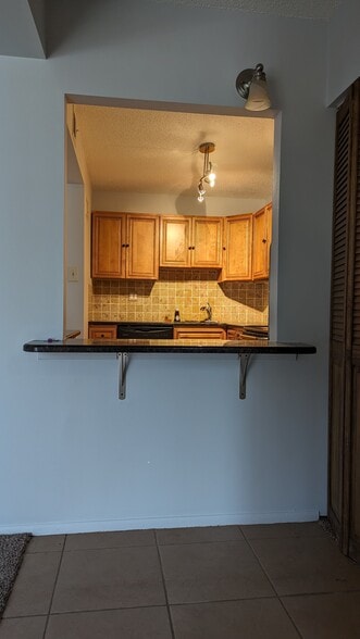 Building Photo - 832A Putnam Blvd