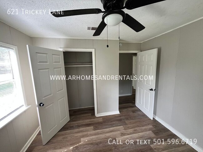 Building Photo - 621 W Trickey Ln
