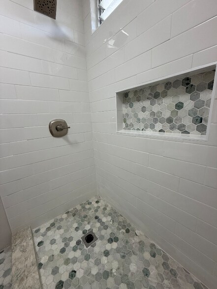 Building Photo - 1073 Loho St