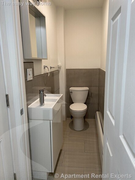 Building Photo - 252 Windsor St