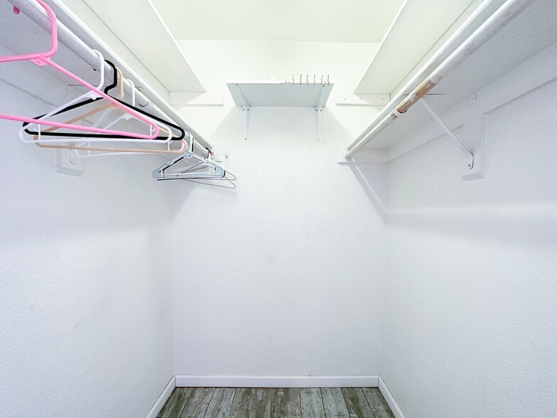Walk-in Closet - 1215 E Lemon St