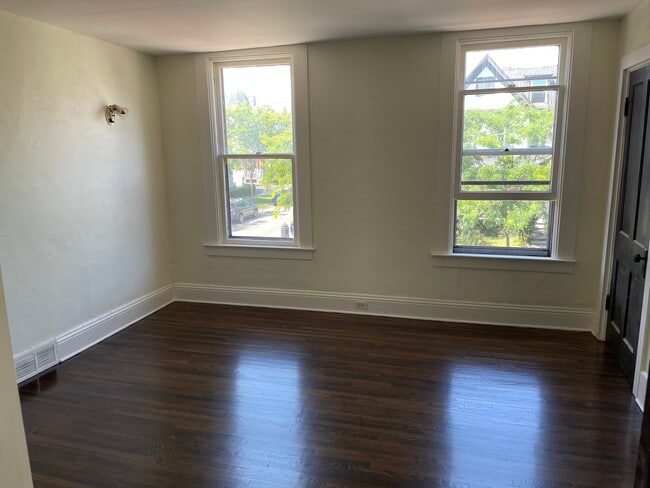 Building Photo - 321 Pennsylvania St