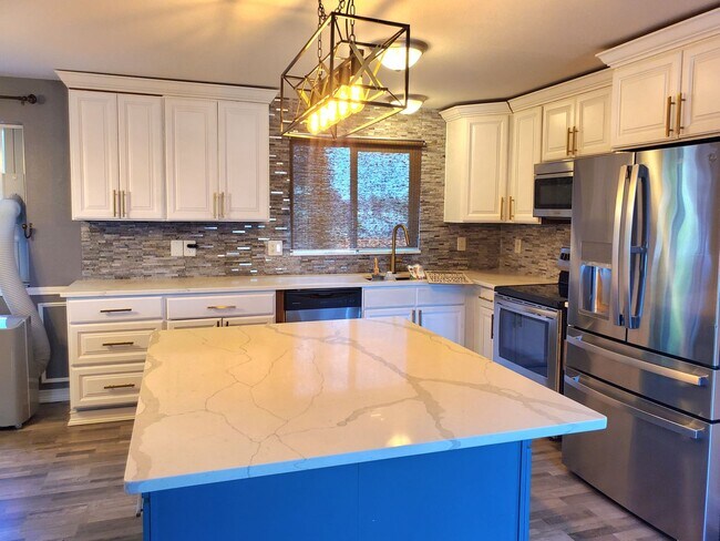 Building Photo - 5 Bed /3 Bath Home in Spanaway