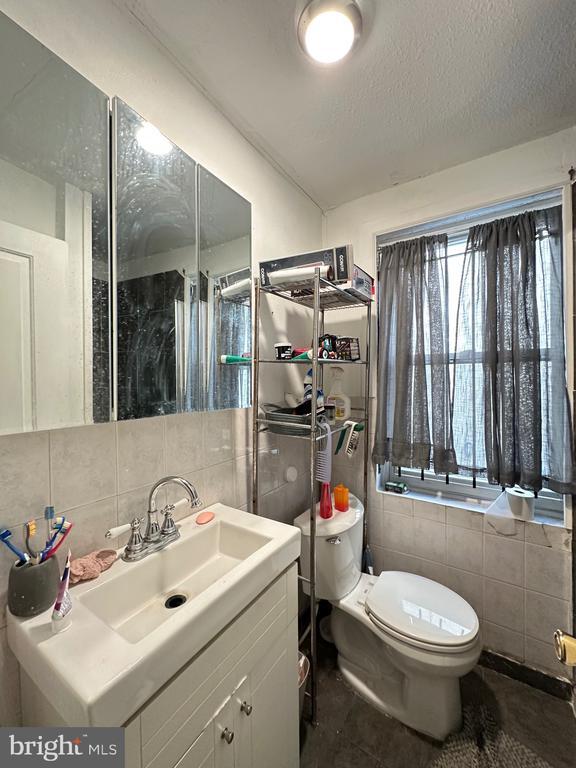 Building Photo - 1710 N Bouvier St