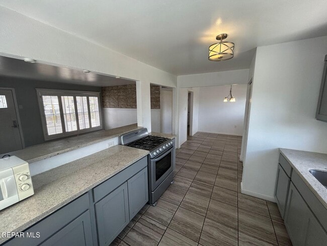 Building Photo - 960 Burgess Dr