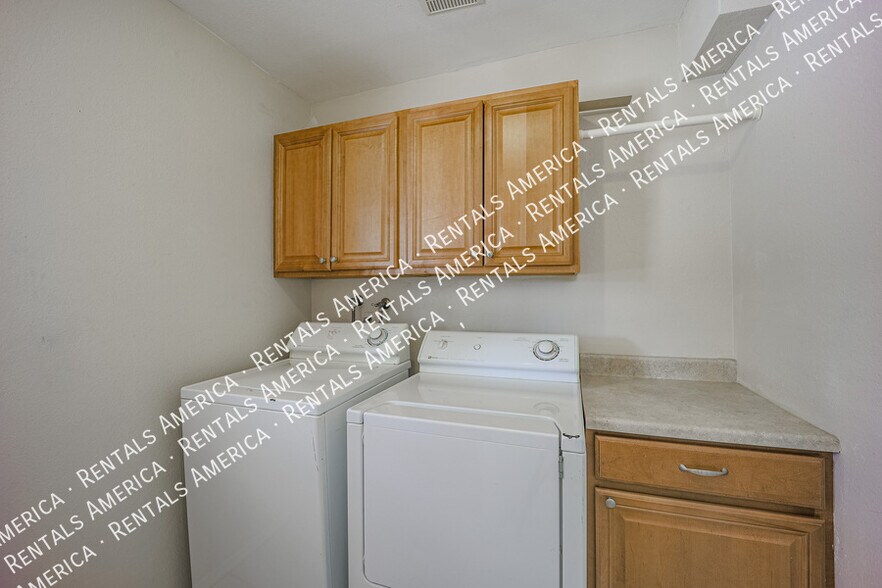 Building Photo - 4006 S McKemy St
