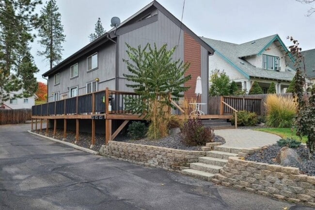 Building Photo - Cozy ONE-bedroom/loft style/Perry District...