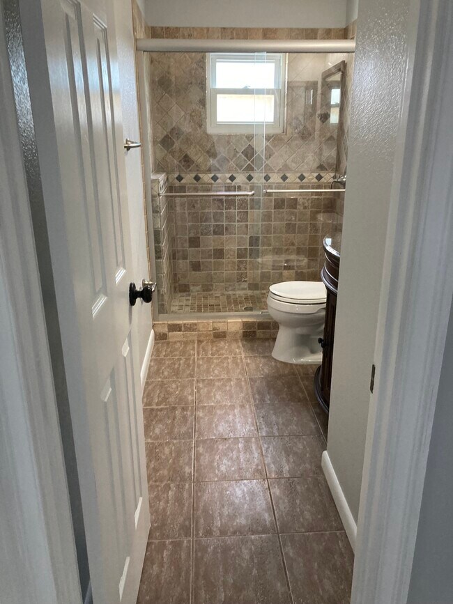 Building Photo - 10606 Whitman Cir