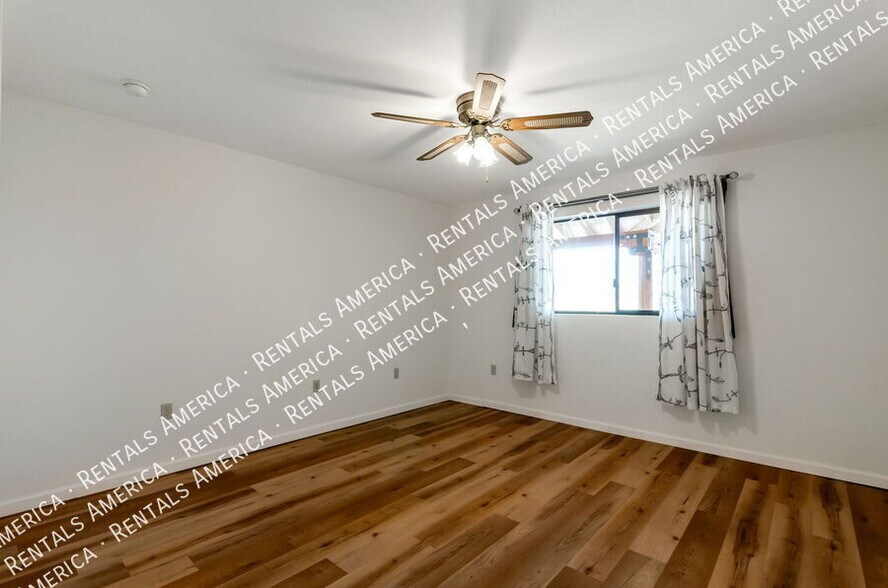 Building Photo - 3951 W Irvington Rd