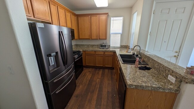 Building Photo - Experience Modern Comfort in This Newer Sp...