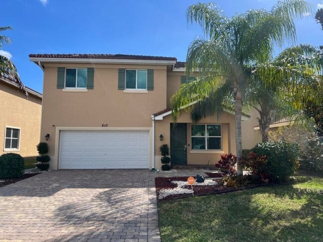 Building Photo - 810 Palm Tree Ln
