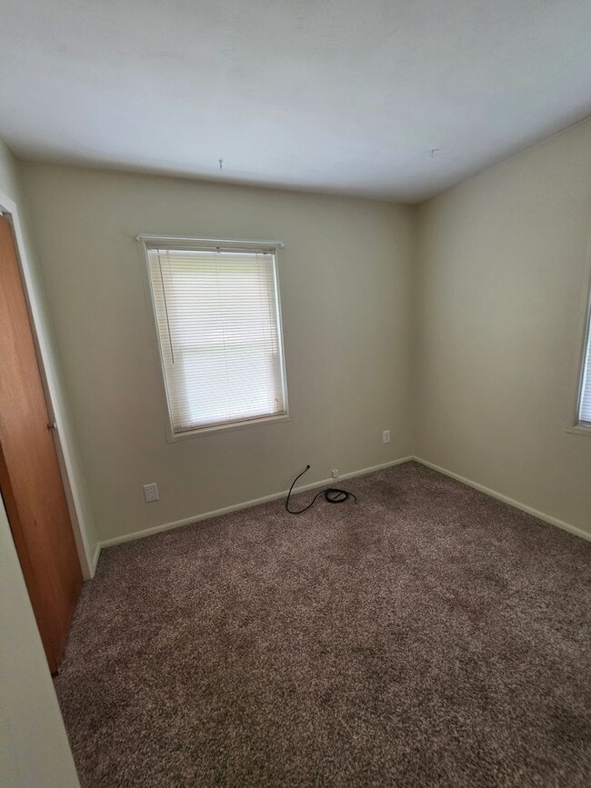 Building Photo - Charming, extremely clean 2 BR house in Shirley