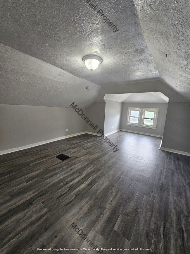 Building Photo - There is a $25 fee per application and eve...