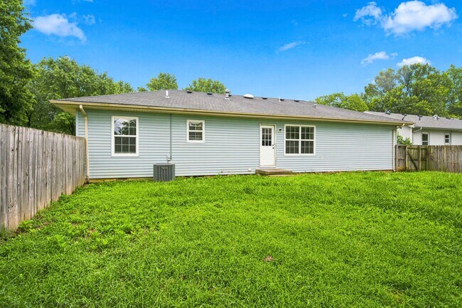 Building Photo - 511 E Dyann Dr