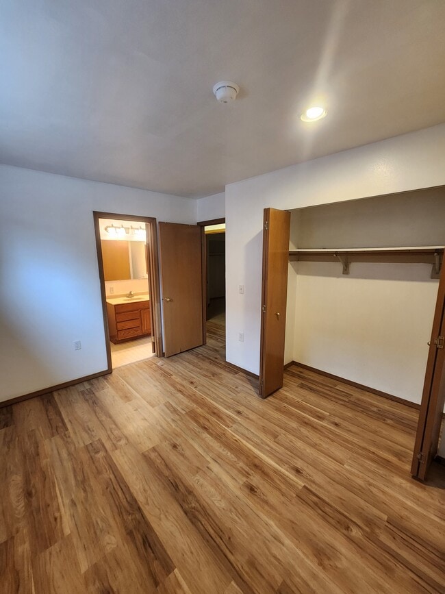 Building Photo - 304 NE 50th St